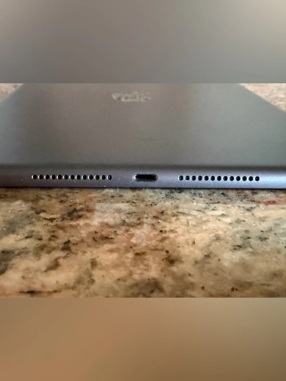 Apple 10.2in iPad (9th generation) Wi-Fi 64 GB Space Gray w/ case charger pencil